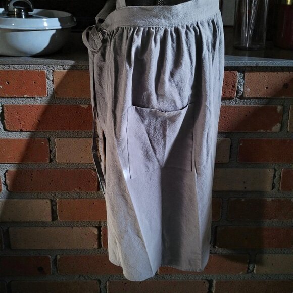 NWOT Gray Crossback Full Apron.  One size. - Picture 5 of 5